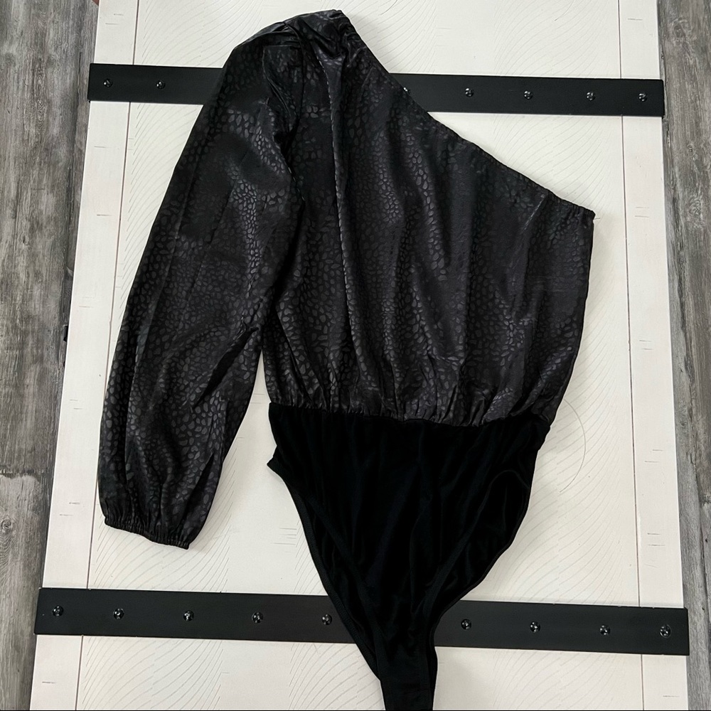 One shoulder leopard body suit
